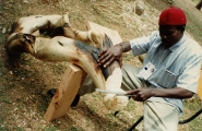 Atelier sculpture des Jeux de la Francophonie Madagascar 1997 (c) CIJF/ Jacques Le Goff