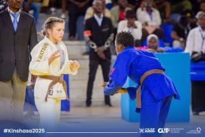 Le stade des Martyrs de Kinshasa (RDC) a accueilli, les 5 et 6 décembre 2025, la deuxième édition du Championnat international francophone de judo des moins de 21 ans, réunissant plus de quarante jeunes athlètes venus de onze pays.