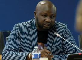 Portrait d’Aboubacar Bablé-Draba, lauréat des Jeux de la Francophonie 2017 à Abidjan, aujourd’hui réalisateur et artiste numérique international, juré en création numérique en 2023.