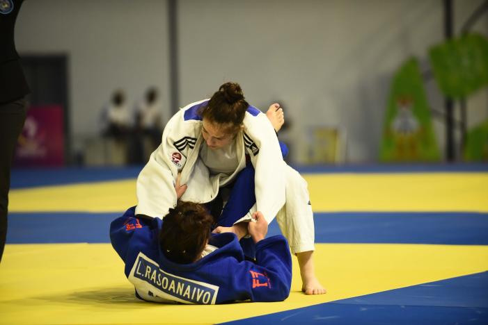 RASOANAIVO RAZAFY Aina Laura (MAD), or - BIRON Laurence (CAN), argent