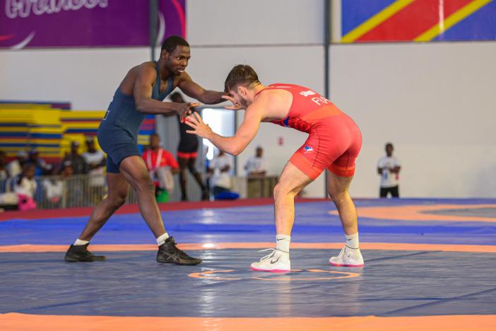 SANGARIEV Moukhammad Amin Rous (FRA, rouge), argent - BAKOYE BAJINI Djamilou (NIG)