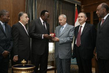 Nabih Berri, Président de l'Assemblée nationale du Liban reçoit la médaille Senghor