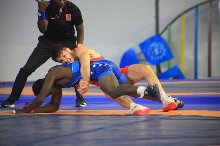 SANGARIEV Moukhammad Amin Rous (FRA), argent - DJEKOUNDAKOM DJERAYO Elie (CHA)