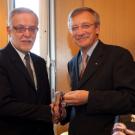 Monsieur Jean Fortin,Délégué aux affaires francophones et multilatérales de la Délégation générale du Québec à Paris reçoit au nom du Ministre de l'Education, du Loisir et du Sport du Canada Québec la médaille des Jeux de la Francophonie &copy; CIJF/ Patrick Lazic