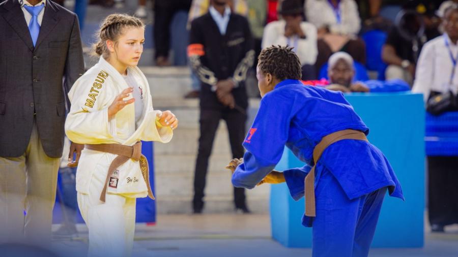 Le stade des Martyrs de Kinshasa (RDC) a accueilli, les 5 et 6 décembre 2025, la deuxième édition du Championnat international francophone de judo des moins de 21 ans, réunissant plus de quarante jeunes athlètes venus de onze pays.