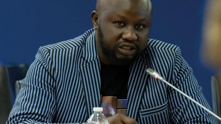 Portrait d’Aboubacar Bablé-Draba, lauréat des Jeux de la Francophonie 2017 à Abidjan, aujourd’hui réalisateur et artiste numérique international, juré en création numérique en 2023.