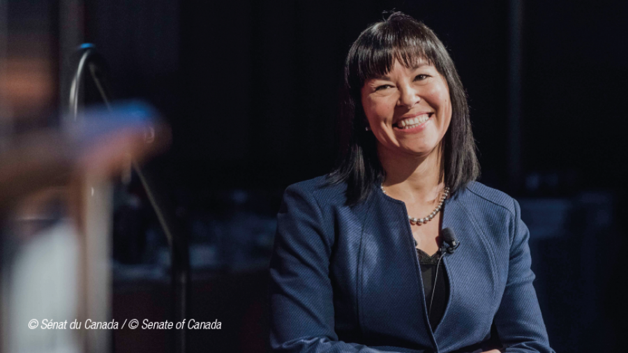 Triple médaillée aux Jeux de la Francophonie et championne paralympique, Chantal Petitclerc retrace son parcours inspirant vers le parasport et son engagement en tant que sénatrice pour l’inclusion et l’accessibilité du sport aux personnes en situation de handicap.