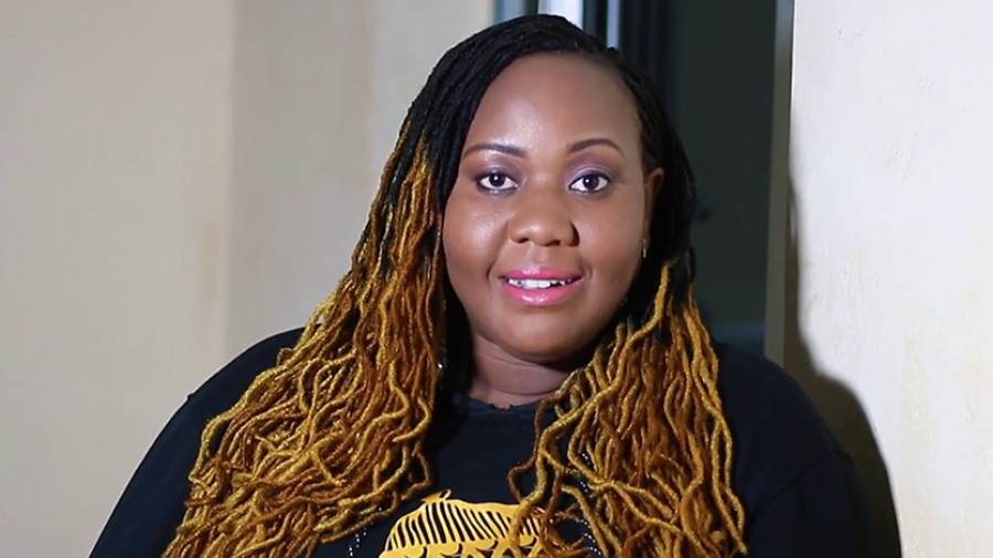 Rappeuse et auteure-compositrice-interprète sénégalaise, Moonaya a remporté la médaille d'argent dans la discipline Chanson lors des VIIIes Jeux de la Francophonie à Abidjan en 2017. Elle revient sur cette expérience qui a transformé sa carrière artistique.