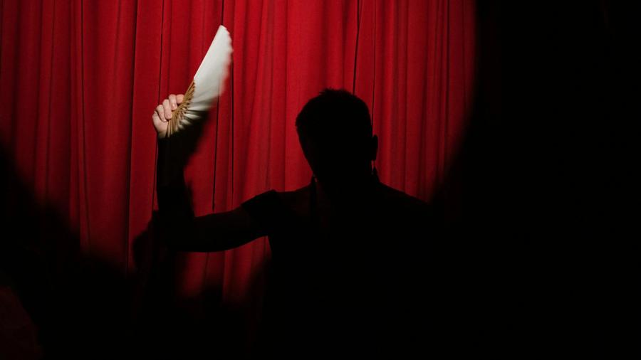 Le théâtre aux Jeux de la Francophonie 2027 : une scène internationale pour valoriser les jeunes talents francophones et célébrer la diversité culturelle.