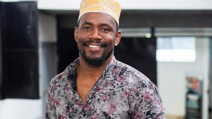 Salim Mze Hamadi Moissi, chorégraphe comorien et fondateur de la compagnie Tché-Za, juré du concours de danse aux Jeux de la Francophonie, partage ses conseils pour les jeunes artistes francophones et la danse contemporaine hip‑hop africaine.