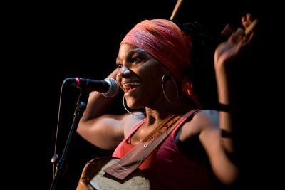 Kareyce FOTSO - Agrandir l'image 15 sur 17, fenêtre modale