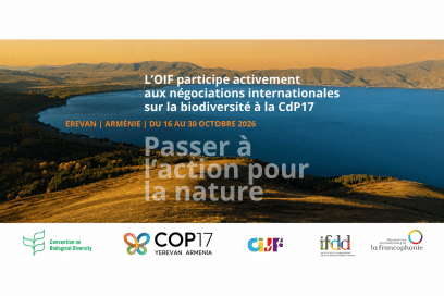 Visuel de la participation de l’OIF à la CdP17 sur la biodiversité à Erevan, sur fond de paysage lacustre arménien. - Agrandir l'image, fenêtre modale